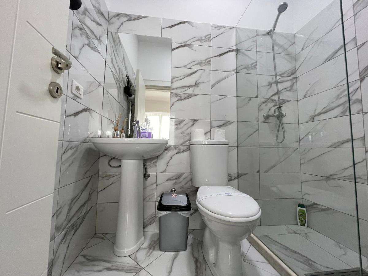 Bricks Studio Apartments 티라나 외부 사진