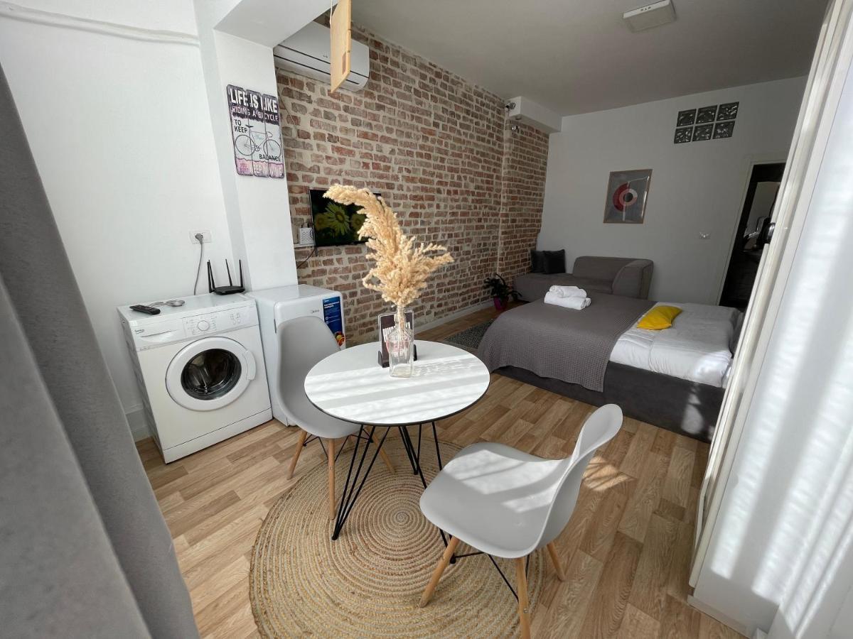 Bricks Studio Apartments 티라나 외부 사진