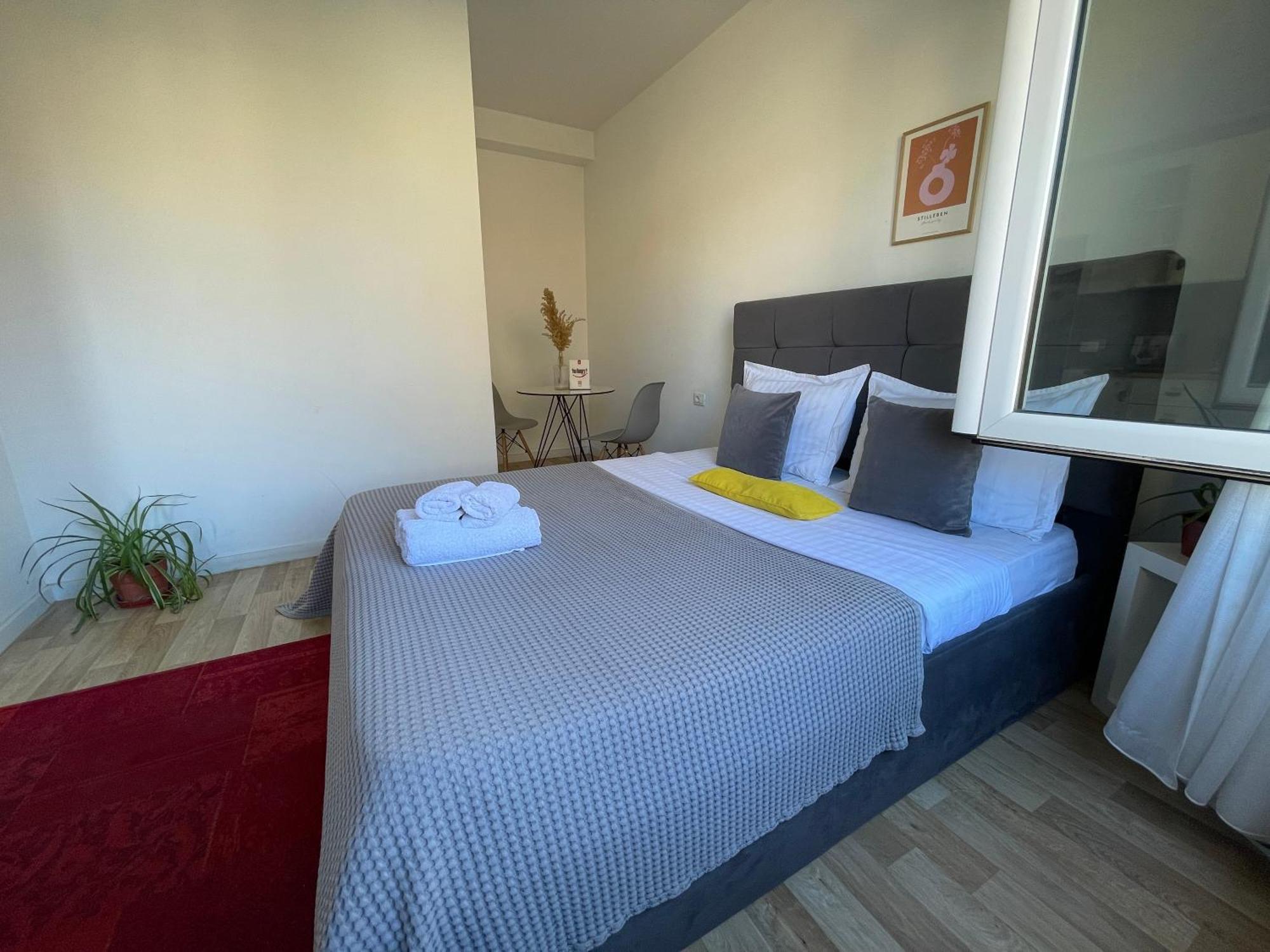 Bricks Studio Apartments 티라나 외부 사진